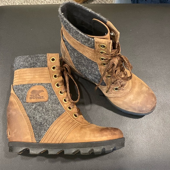 Sorel Lexie 2 wedge boot in brown charcoal - Picture 1 of 5